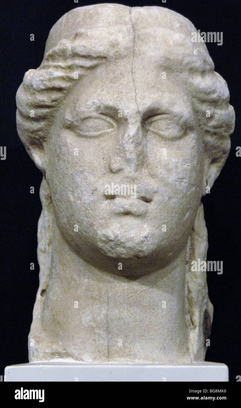 L'art grec. République d'Albanie. Buste de Déméter, déesse grecque de l'agriculture. III-I siècles av. J.-C. Ruines de musée de Butrint. Banque D'Images L'art grec. République d'Albanie. Buste de Déméter, déesse grecque de l'agriculture. III-I siècles av. J.-C. Ruines de musée de Butrint. Banque D'Images