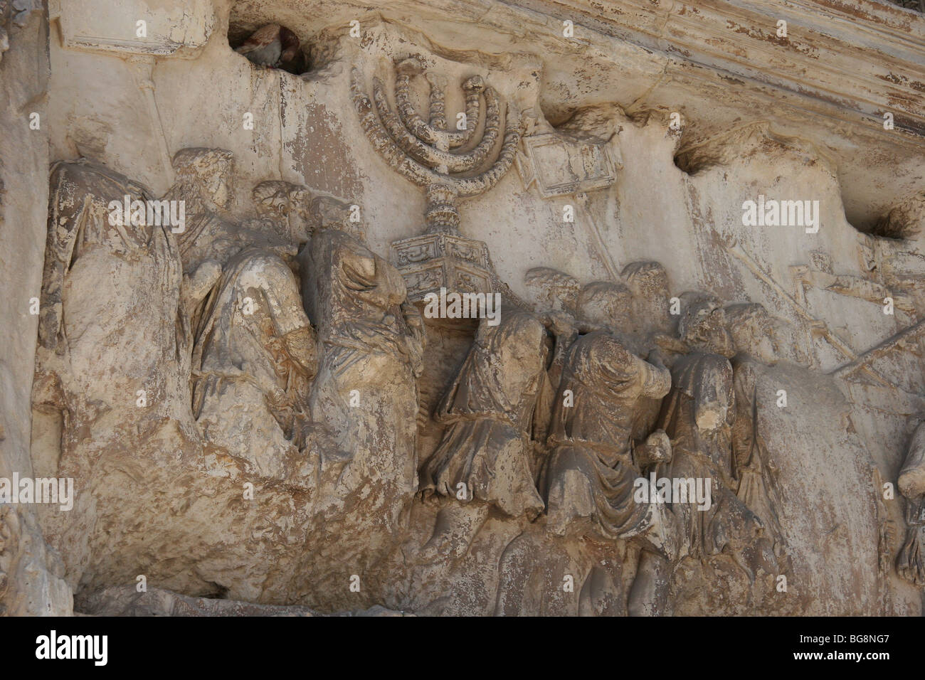 Arc de Titus. Relief montrant butin du sac de Jérusalem. Rome. Banque D'Images