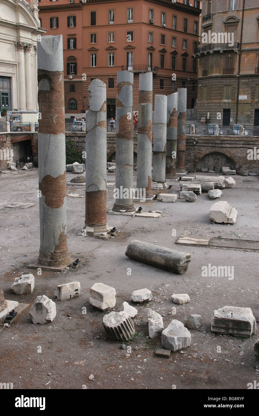 Forum de Trajan. Ruines de la basilique de Rome. Banque D'Images