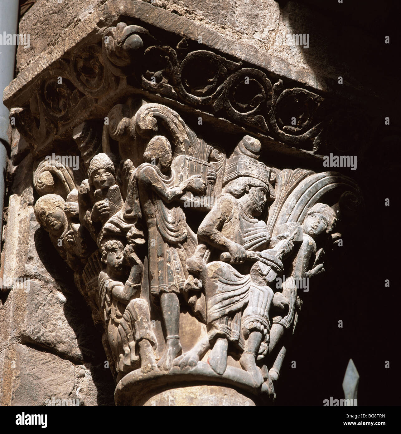 La Cathédrale Saint Pierre. Capital représentant le roi David jouant de la harpe avec des musiciens. Jaca. L'Aragon. L'Espagne. Banque D'Images