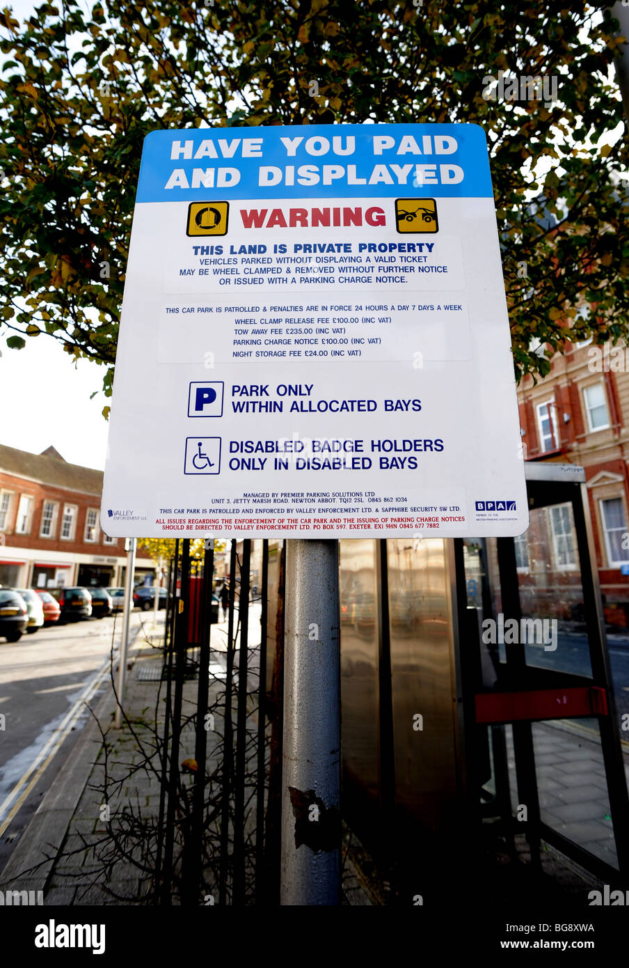 Serrage de roue panneau près de la gare d'Exeter Banque D'Images