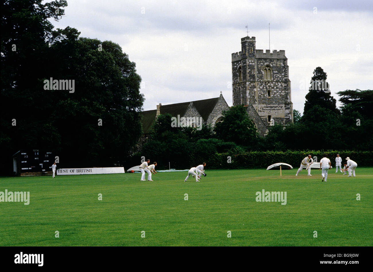 Match de Cricket par church Banque D'Images