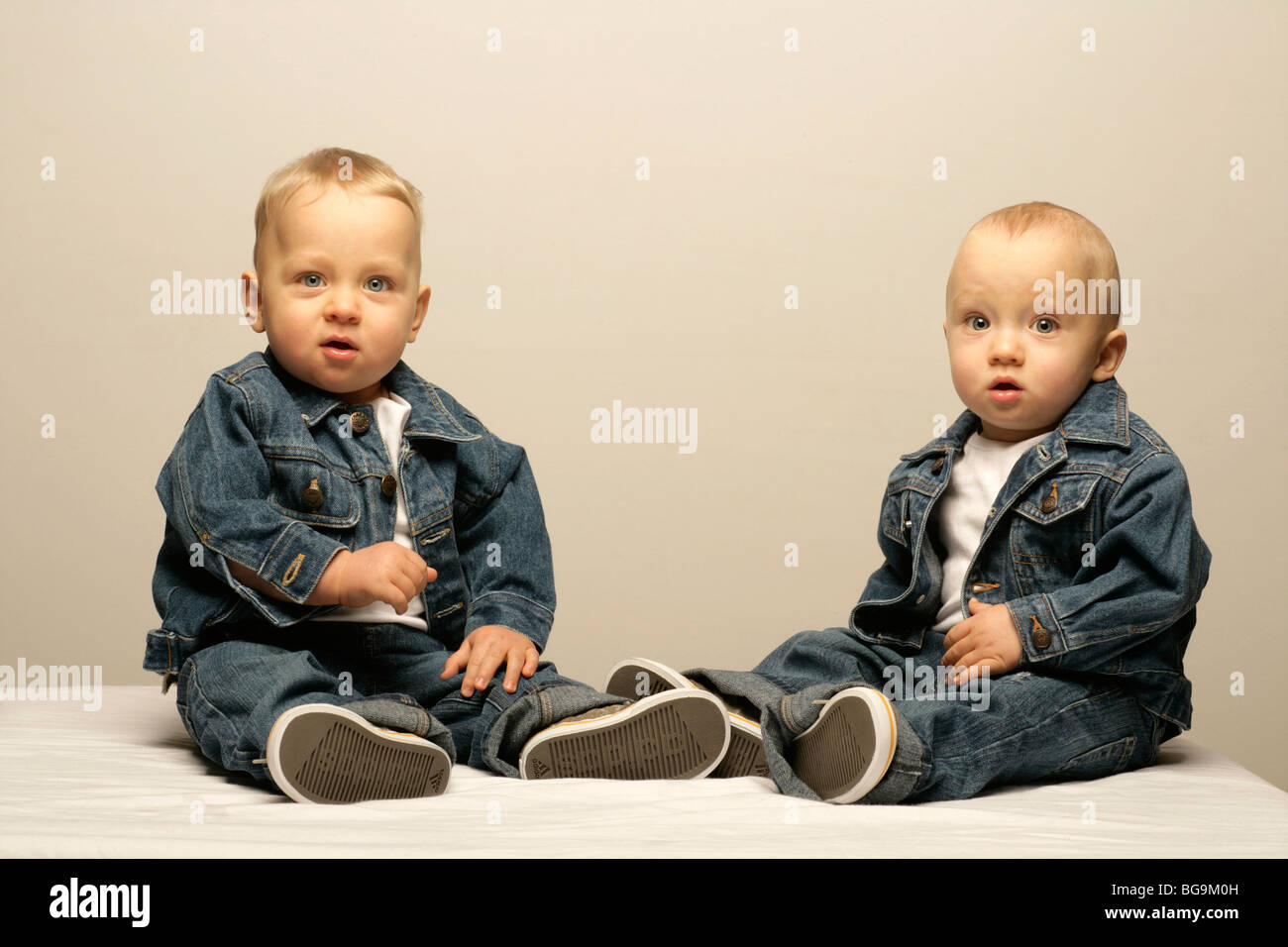 Les Jumeaux Bebe Garcon 1 An Photo Stock Alamy Les Jumeaux Bebe Garcon 1 An Photo Stock Alamy
