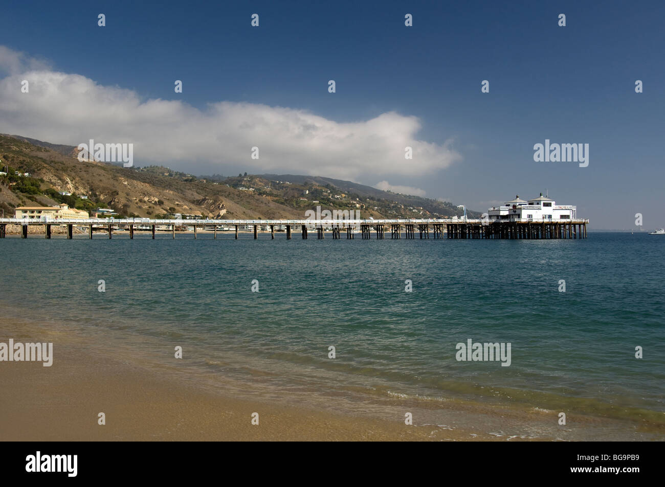 Le Malibu Pier et de la plage Banque D'Images