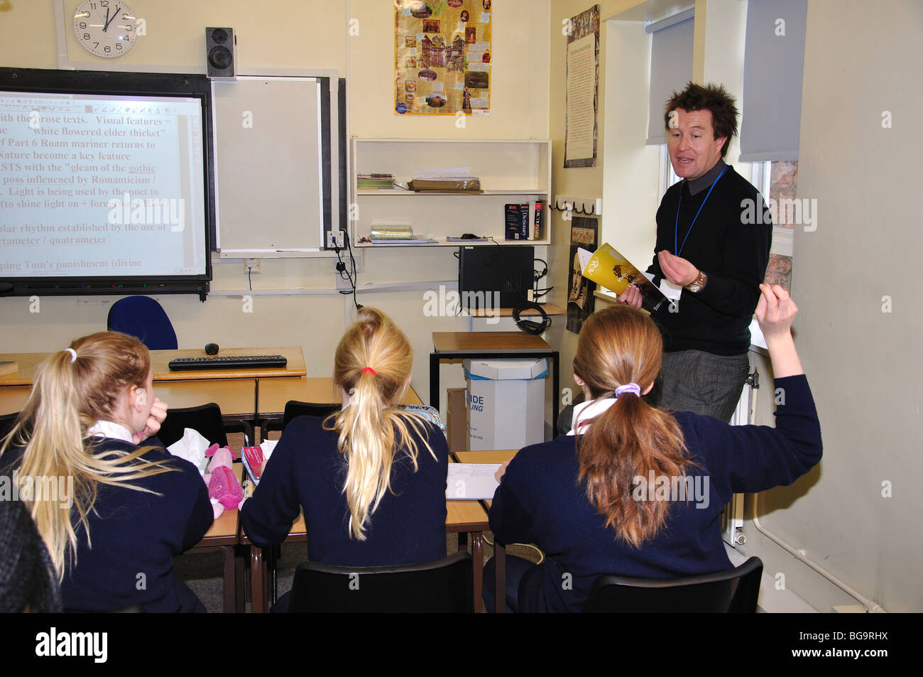 Professeur avec classe, Heathfield St Mary's School, London Road, Ascot, Berkshire, Angleterre, Royaume-Uni Banque D'Images