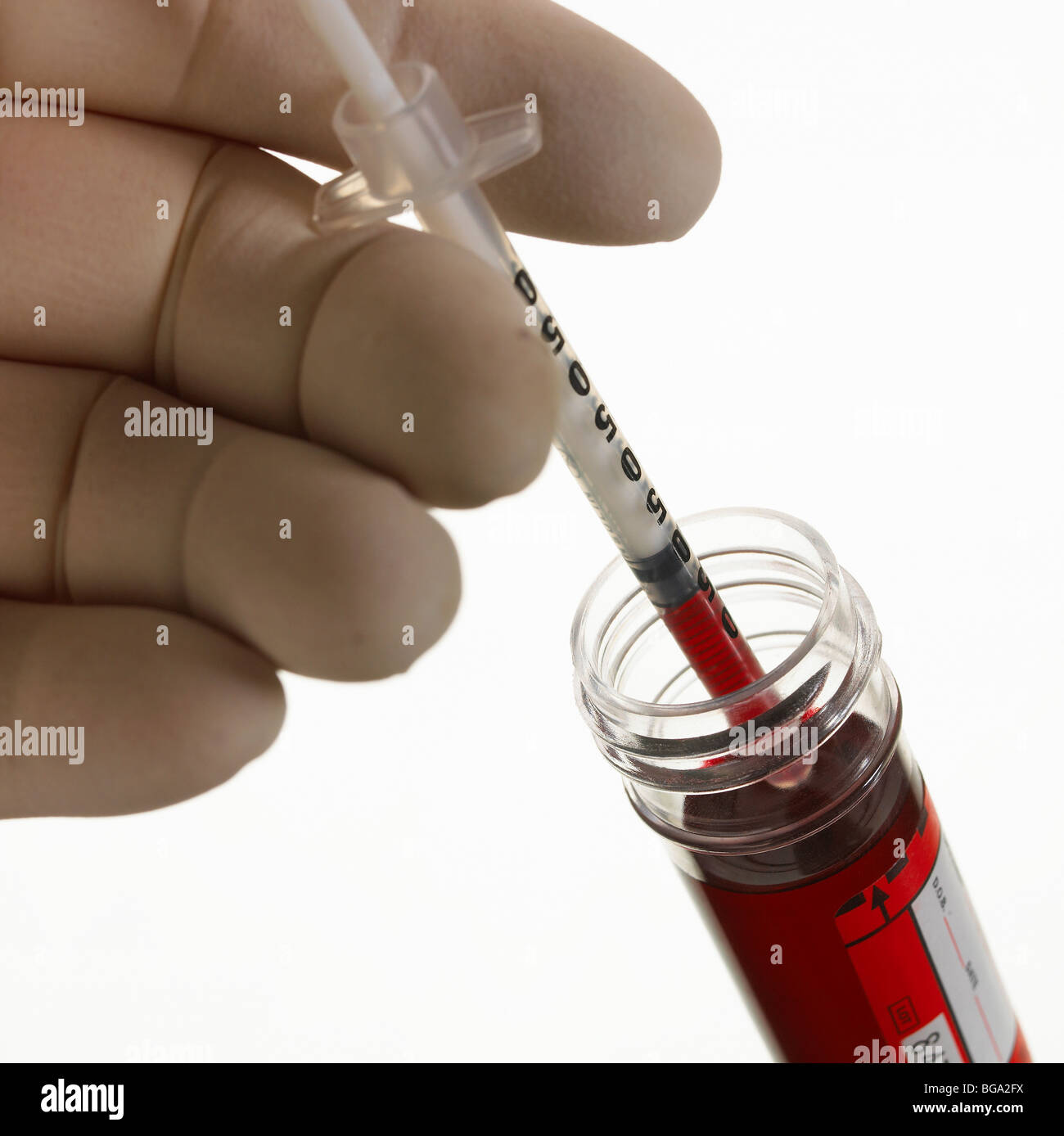 Les tubes de prélèvement de sang et d'une seringue Photo Stock - Alamy