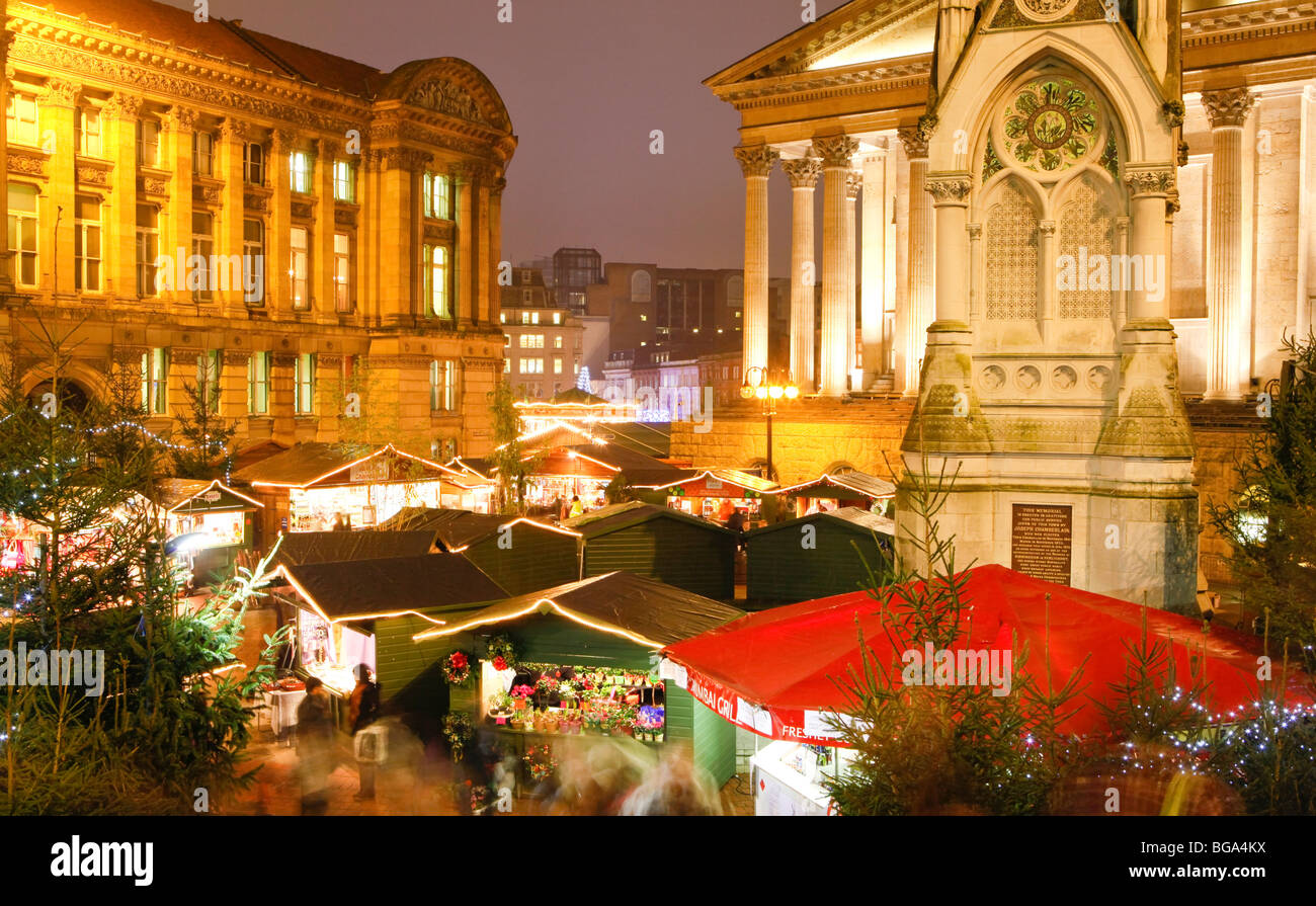 Le marché allemand à Bimingham City Centre à Noël. En face de la Chambre et du Conseil de ville. Banque D'Images