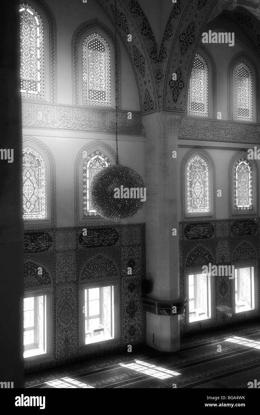 L'INTÉRIEUR DE LA MOSQUÉE DE KOCATEPE Banque D'Images