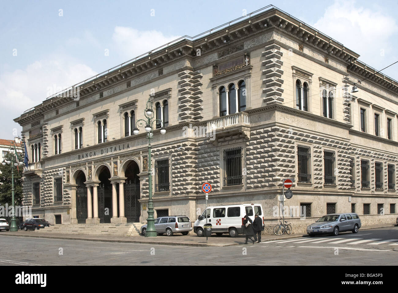 Banque italienne sur la rue principale à Bergame Banque D'Images