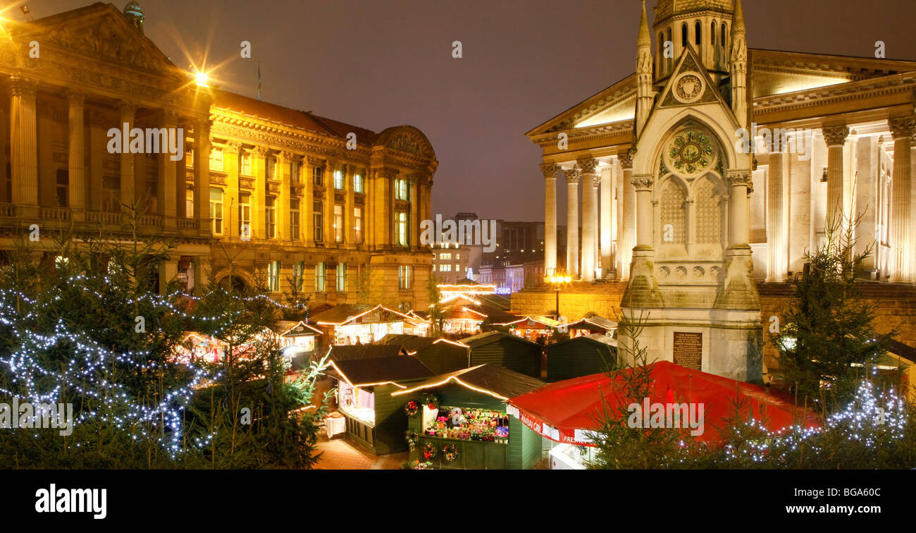 Le marché allemand à Bimingham City Centre à Noël. En face de la Chambre et du Conseil de ville. Banque D'Images