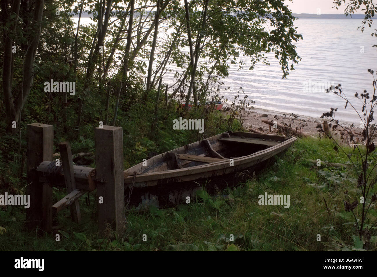 Vieux bateaux sur la rive de la rivière Kama, Perm, Russie Banque D'Images