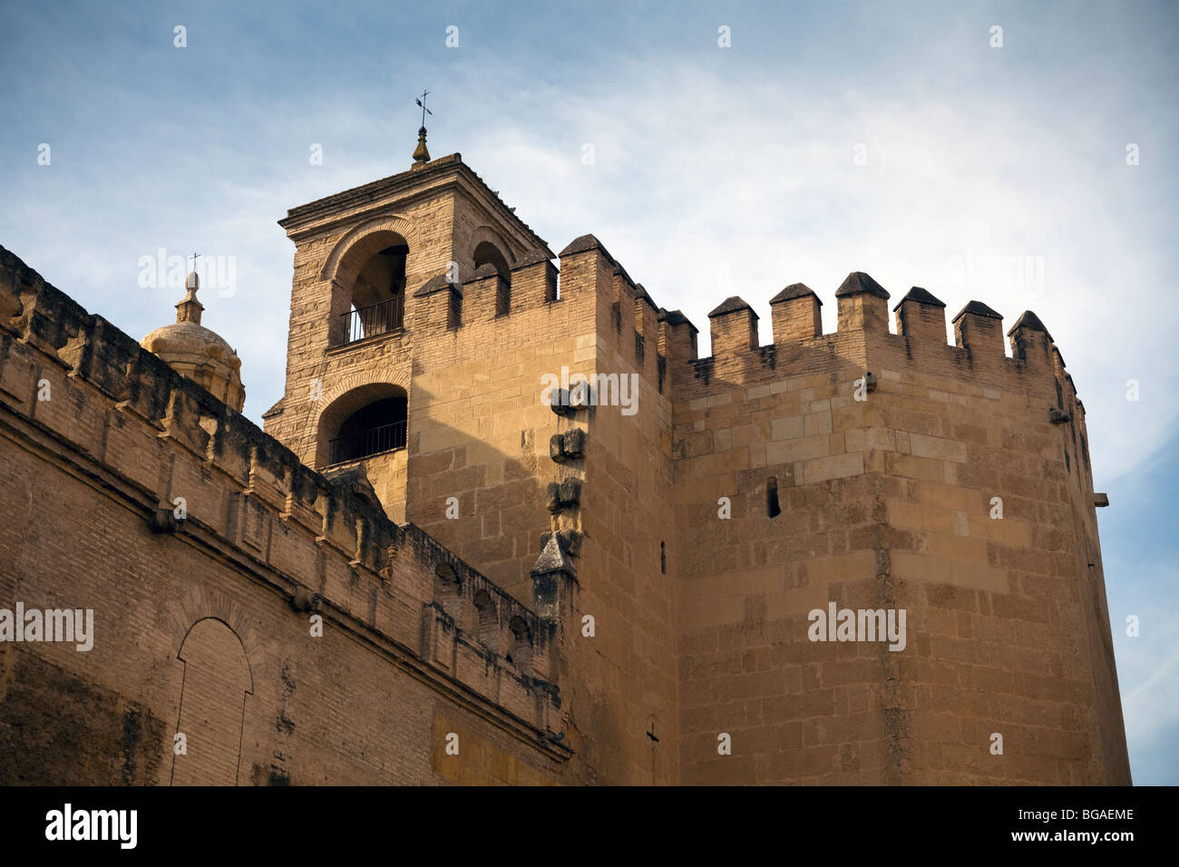 Tour et mur extérieur, de l'Alcazar de Cordoue, Andalousie, Espagne Banque D'Images