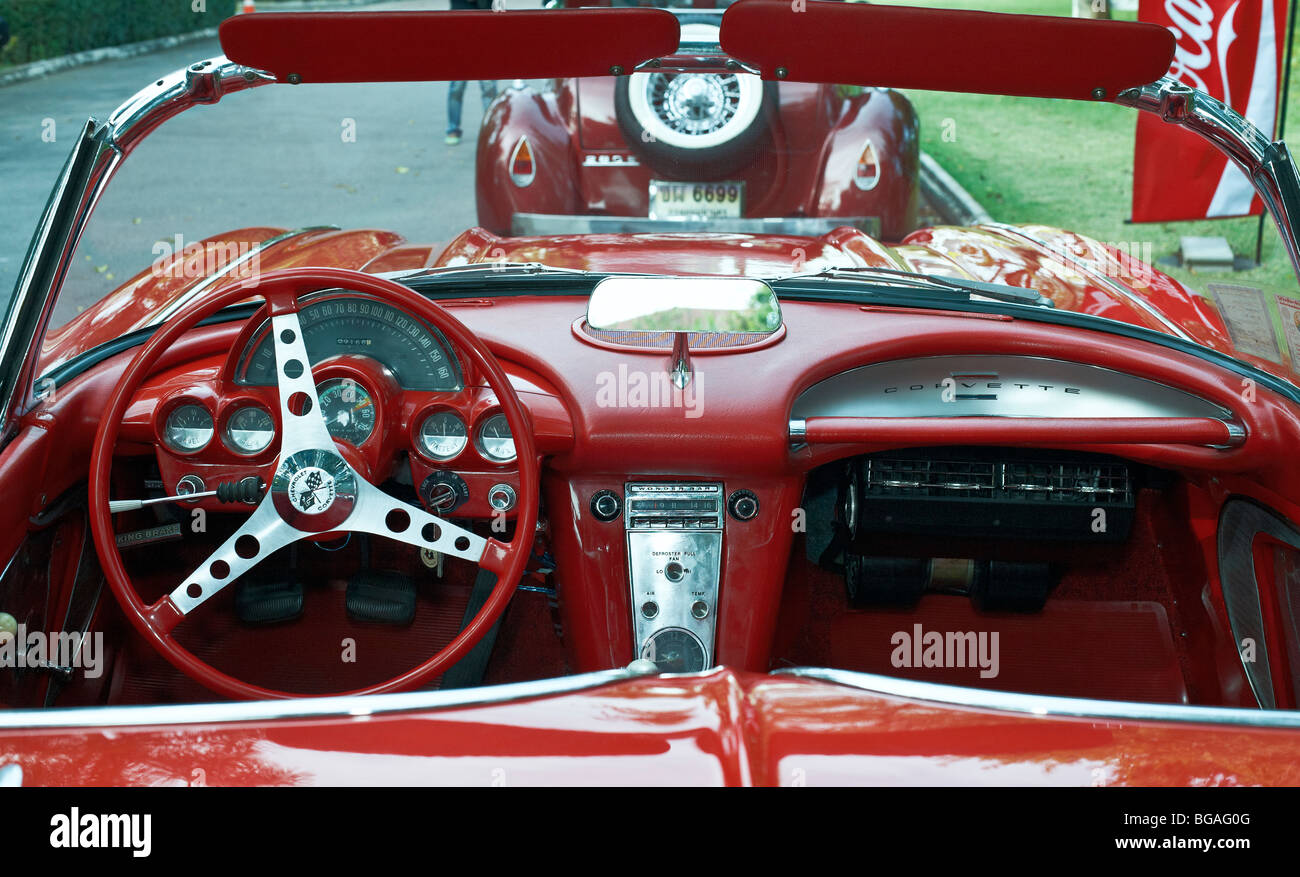 1961 Chevrolet Corvette voiture de sport intérieur et tableau de bord Banque D'Images