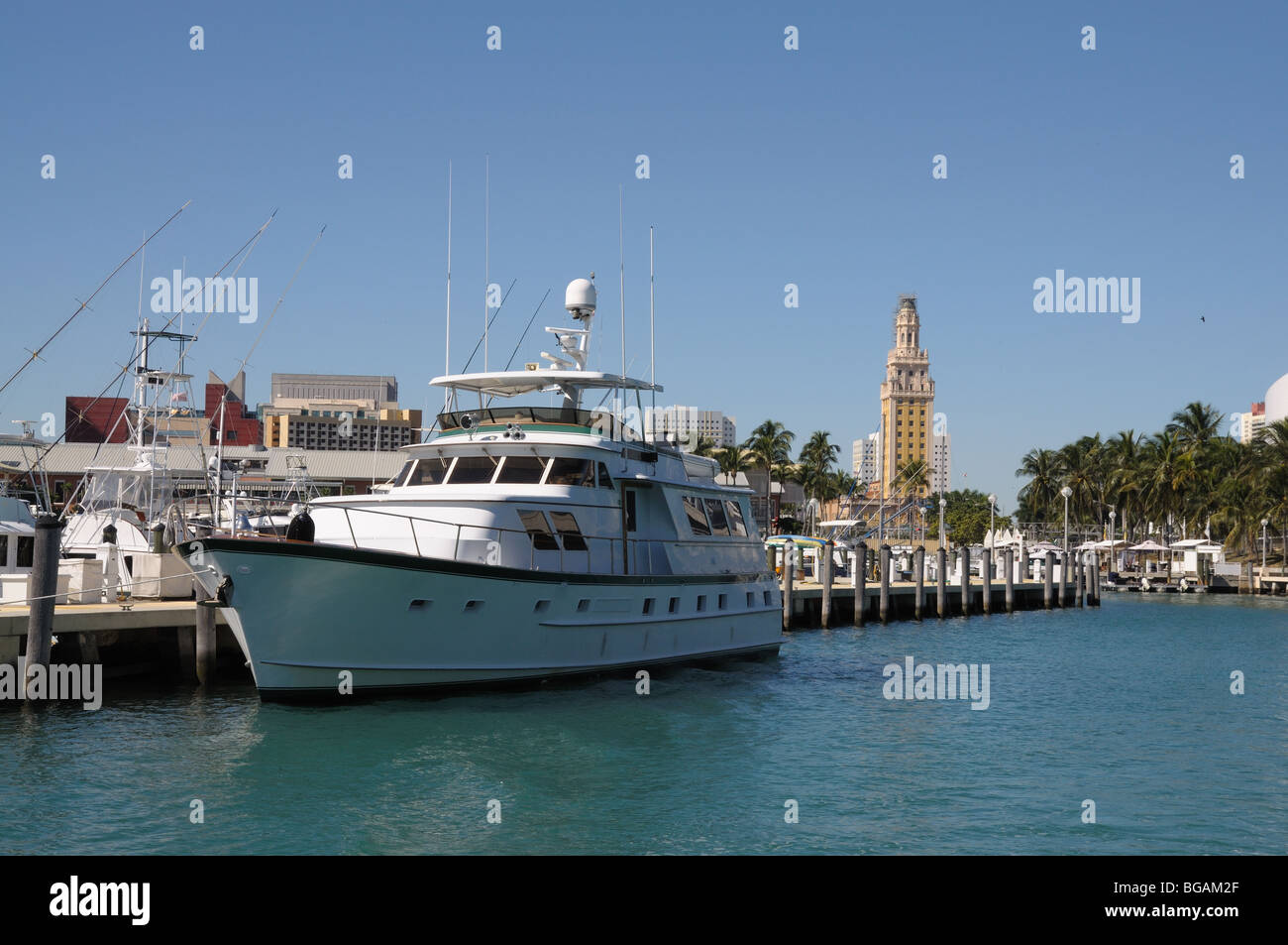 Motor Yacht à Miami Bayside Marina Banque D'Images