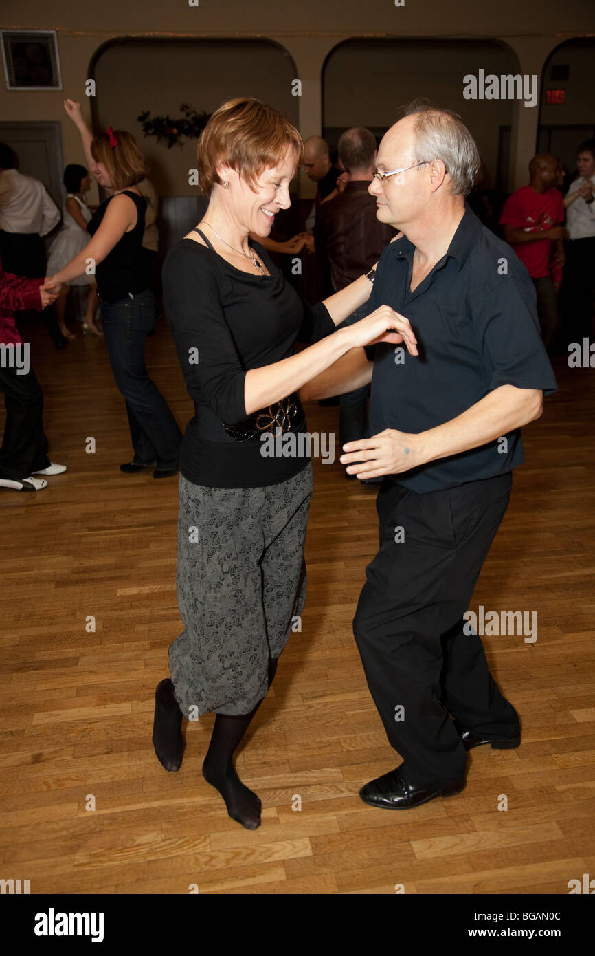 Salsa Caliente bal rouge et blanc, Victoria, BC, Canada Banque D'Images