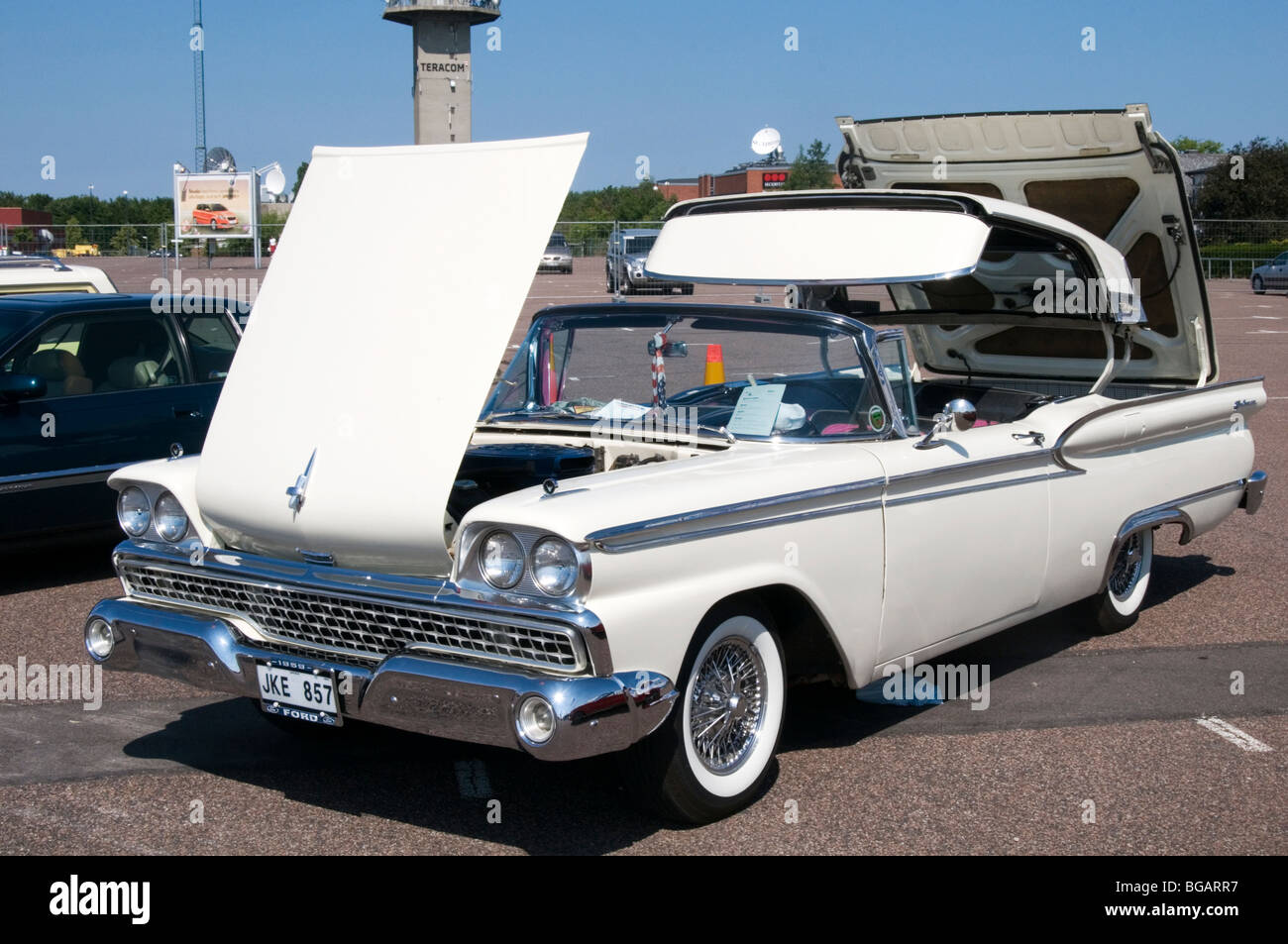 1959 ford sunliner convertible voiture américaine grande rétraction pliage métal rétractable hard top convertible classic cars car sho Banque D'Images