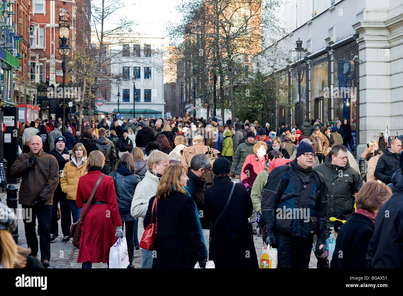 Des foules de consommateurs à Londres. Banque D'Images