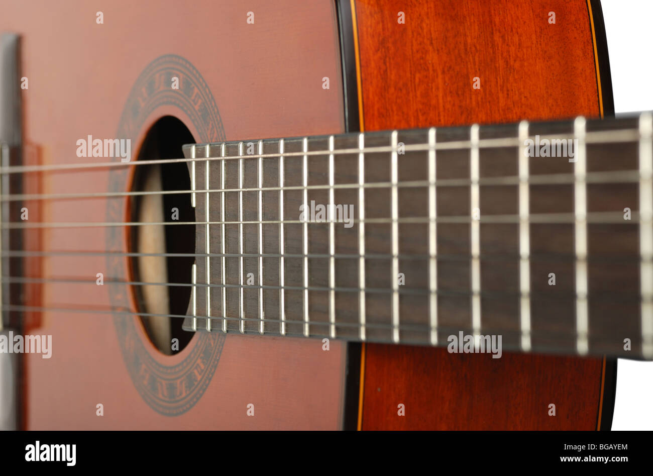 Acoustic guitare à six cordes. Couvert par un vernis brun Banque D'Images