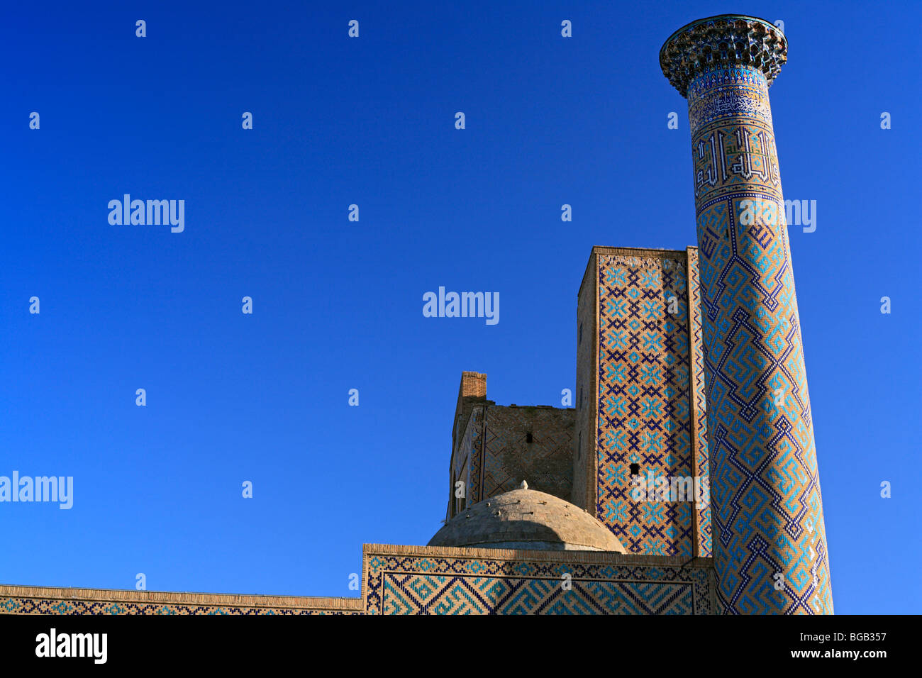 Les minarets de l'Ulugh Beg-Madrasah, place du Registan, Samarkand, Ouzbékistan Banque D'Images