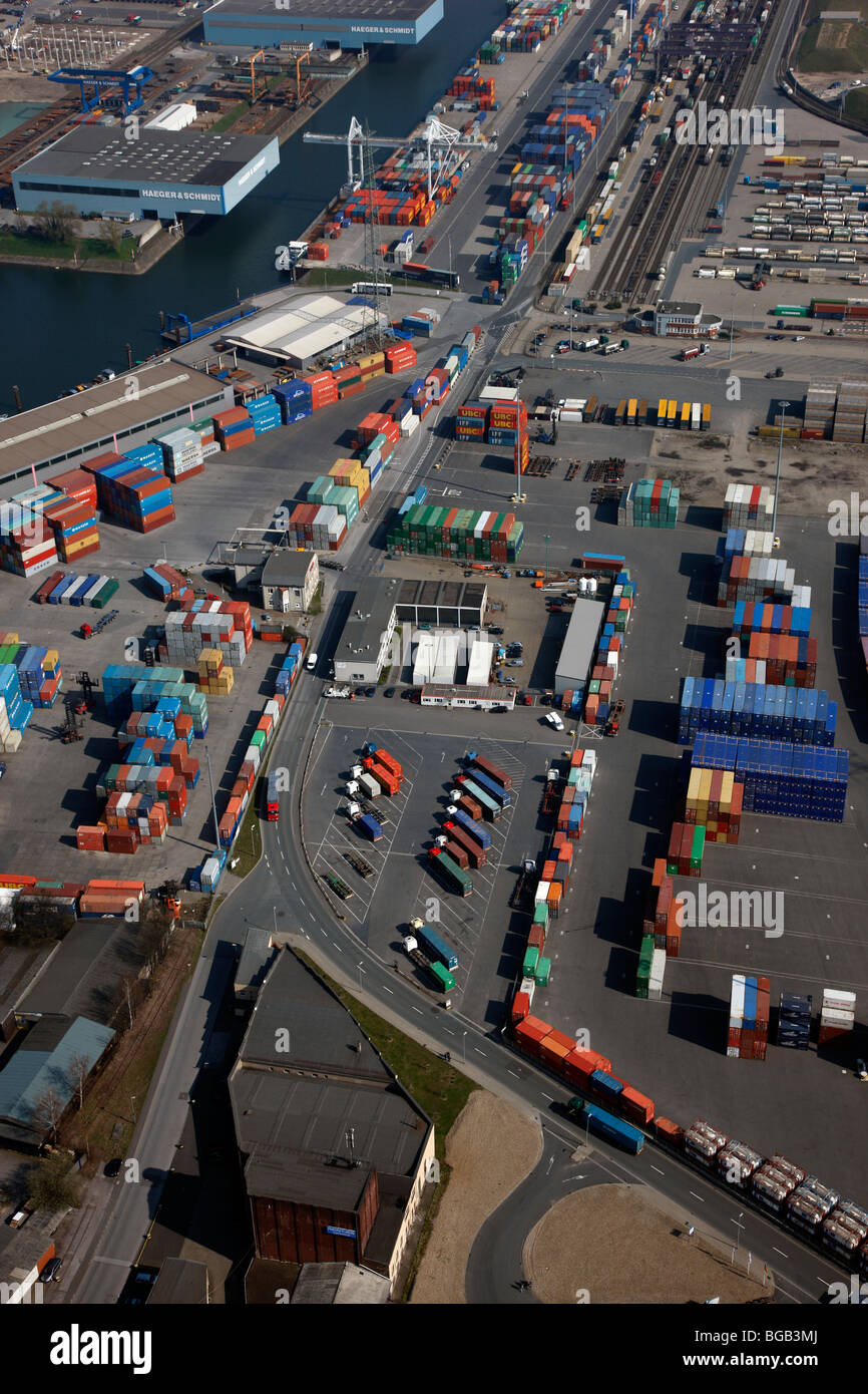 Port Duisport et centre de logistique sur les bords du Rhin, plus grand port intérieur du monde. Duisburg, NRW, Allemagne, Europe. Banque D'Images