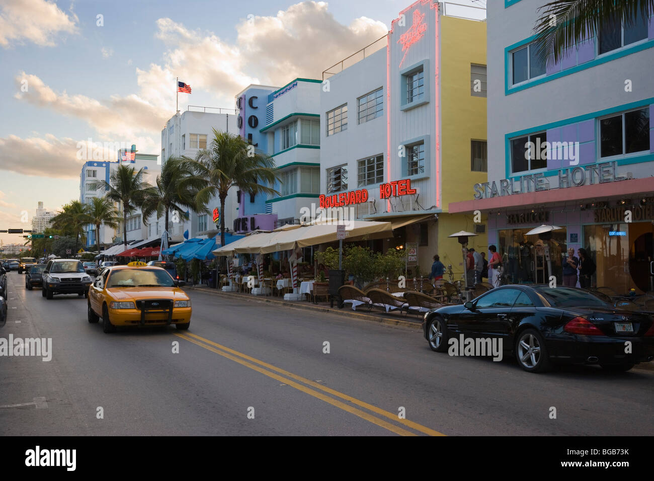 Ocean Drive au crépuscule, South Beach, Miami, Floride, USA Banque D'Images