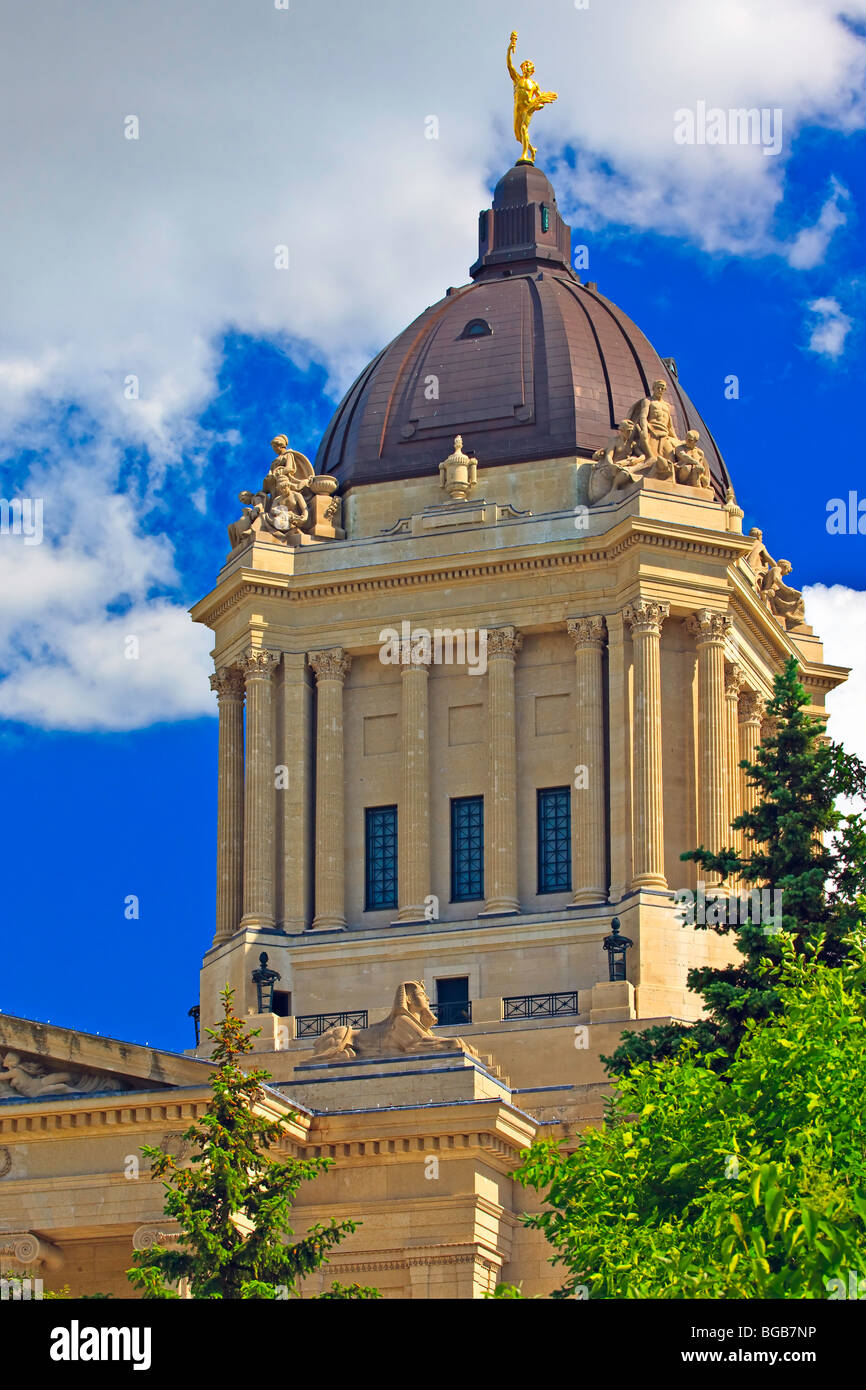 Le Golden Boy figure et dôme de l'Édifice de l'Assemblée législative de la ville de Winnipeg, Manitoba, Canada. Banque D'Images