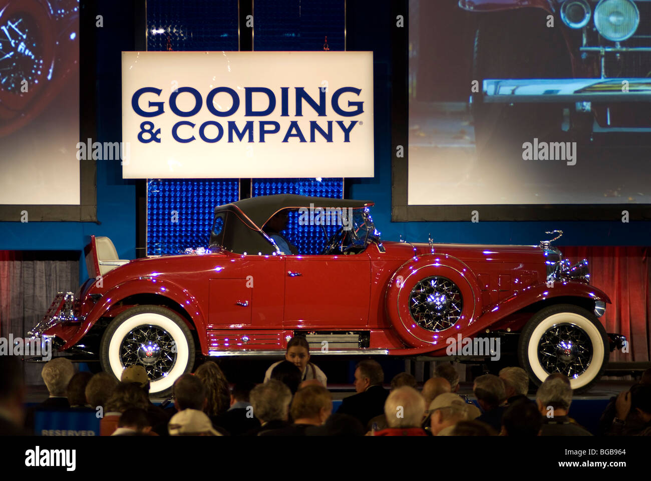 Une voiture classique est mis aux enchères lors d'une vente aux enchères Gooding Banque D'Images