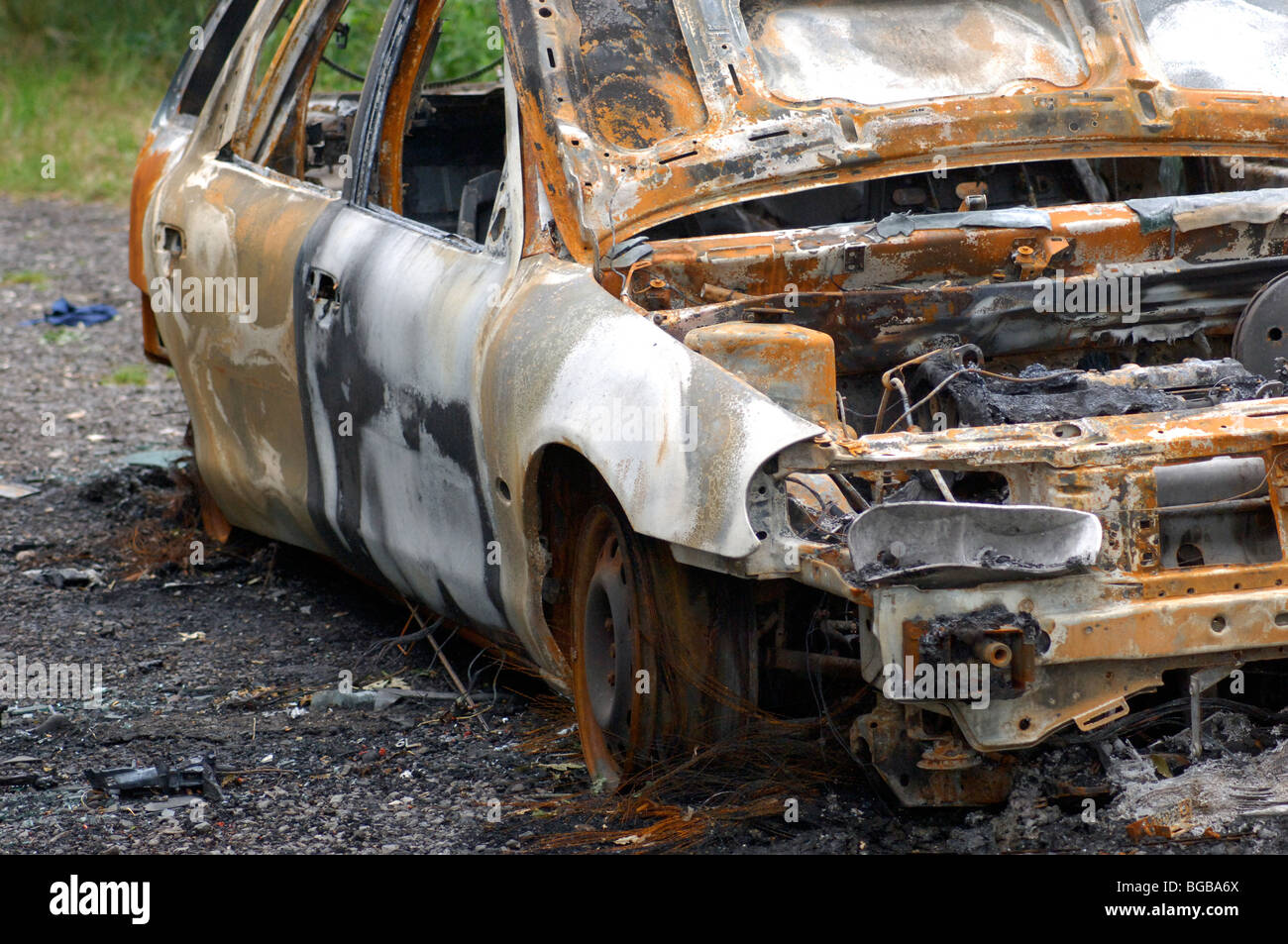 Photo de voiture brûlées joy rider vandalisme incendie épave crash Banque D'Images