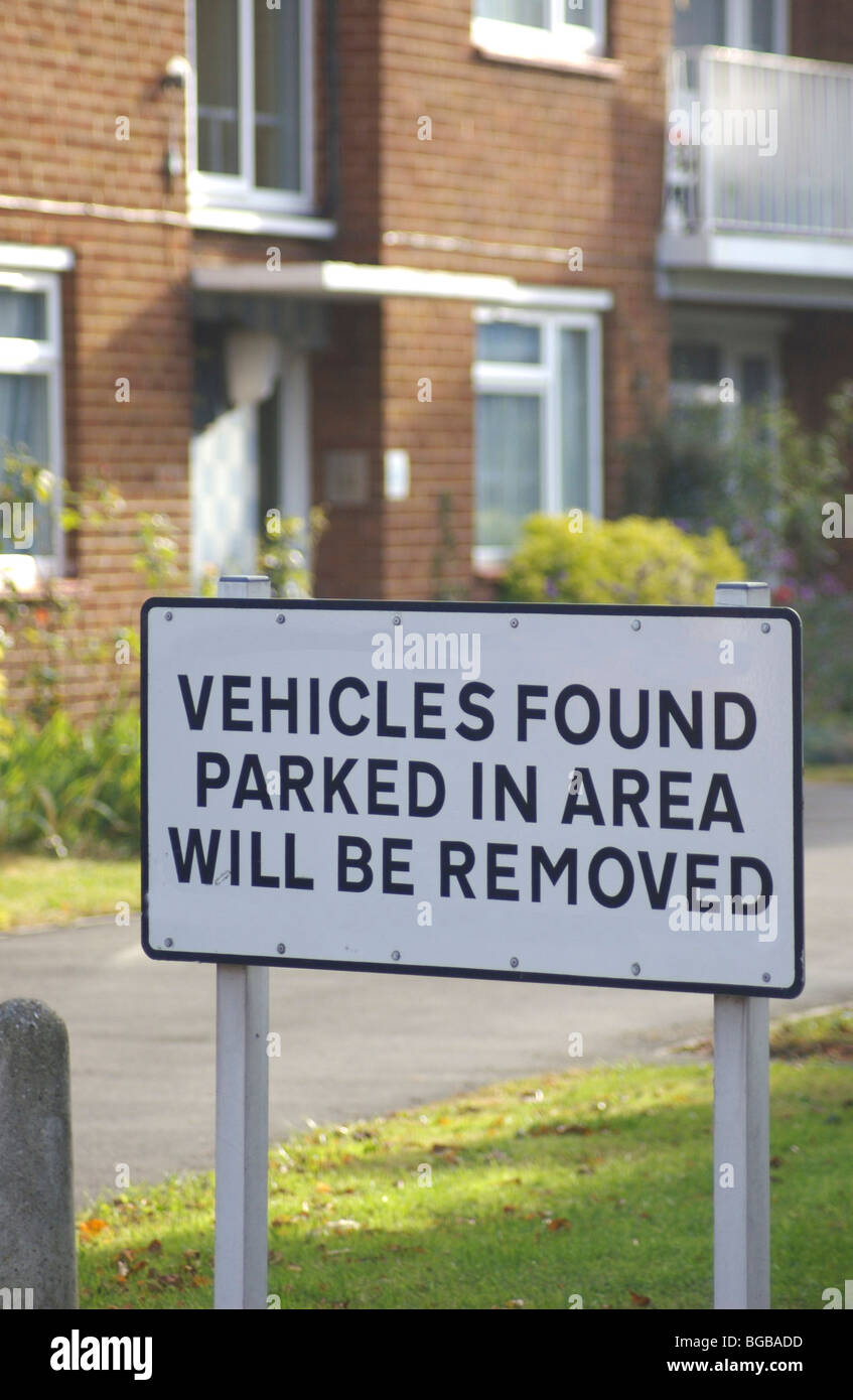 Image Photo d'inscription avertissement que voitures garées dans ce domaine sera supprimé. Banque D'Images