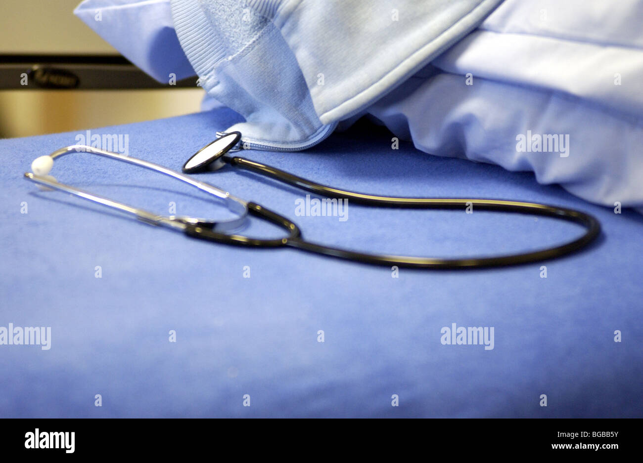 Image libre photo de stéthoscope sur NHS hospital bed Banque D'Images