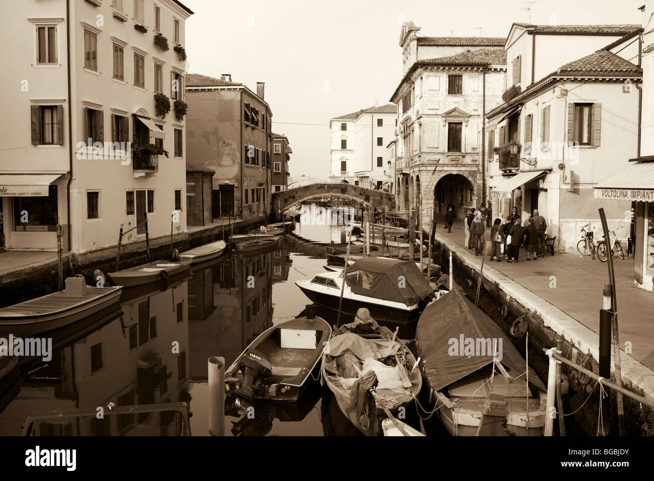 Vue paysage sépia du canal Vena à Chioggia, Veneto, Italie Banque D'Images