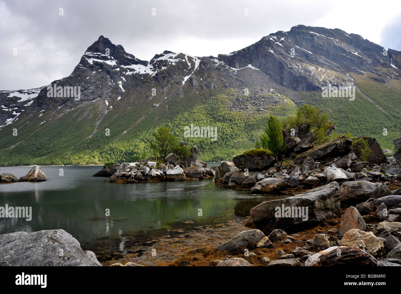 Paysage caractéristique Kjerringoy Handelssted Salten paysage autour de Nordland en Norvège Banque D'Images