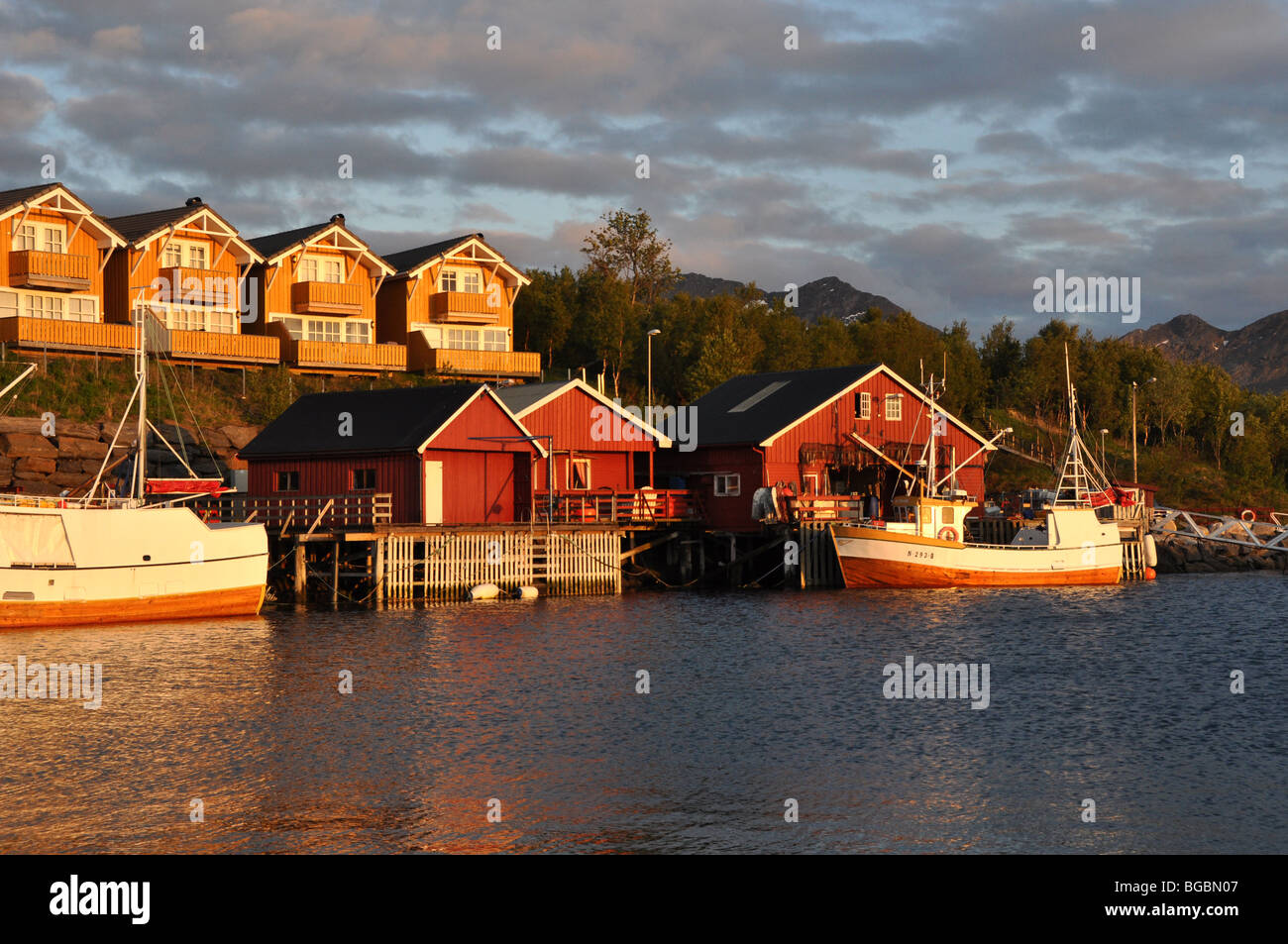 Kjerringoy Handelssted au soleil de minuit Salten Nordland en Norvège Banque D'Images
