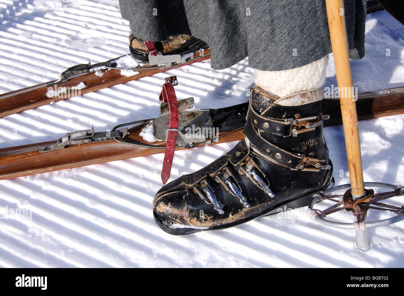 Old ski Banque de photographies et d'images à haute résolution - Alamy