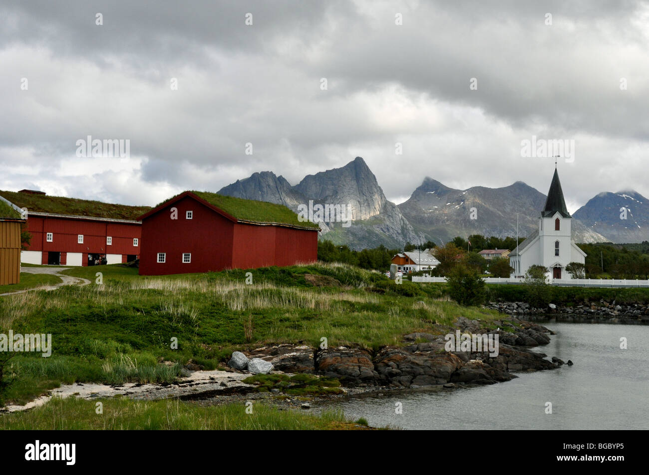 Kjerringoy Handelssted l'Église à Salten Nordland en Norvège Banque D'Images