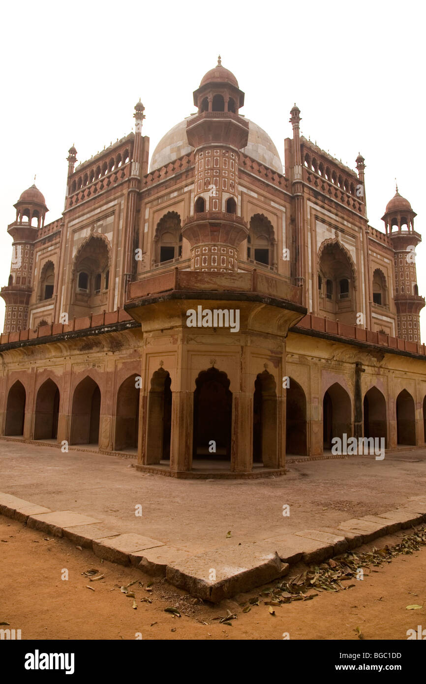 Le Tombeau de Safdarjung à Delhi, en Inde. Le Mausolée a été construit en 1754 dans le style classique de l'architecture de Mughal. Banque D'Images