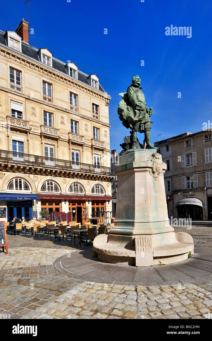Place de l'hôtel de ville, et la statue de Jean Guiton, La Rochelle, France. Banque D'Images