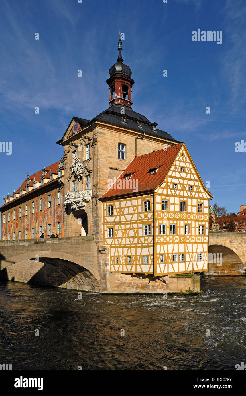 Ancien hôtel de ville, milieu du 15ème siècle, dans la rivière Regnitz, Obere Bruecke pont 1, Bamberg, Haute-Franconie, Bavière, Allemagne, Euro Banque D'Images