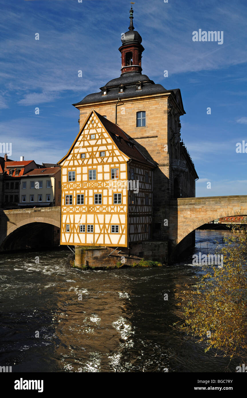Ancien hôtel de ville, milieu du 15ème siècle, dans la rivière Regnitz, Obere Bruecke pont 1, Bamberg, Haute-Franconie, Bavière, Allemagne, Euro Banque D'Images