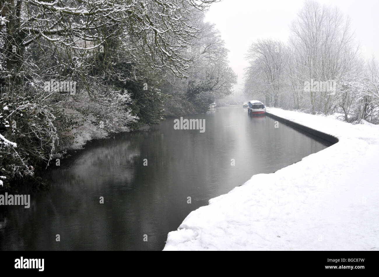 Grand Union Canal en hiver, Hemel Hempstead, Hertfordshire, Royaume-Uni. Banque D'Images