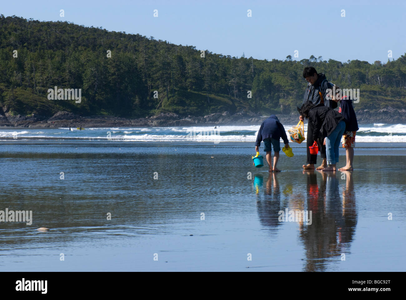 La plage familiale à Tofino en Colombie-Britannique Banque D'Images