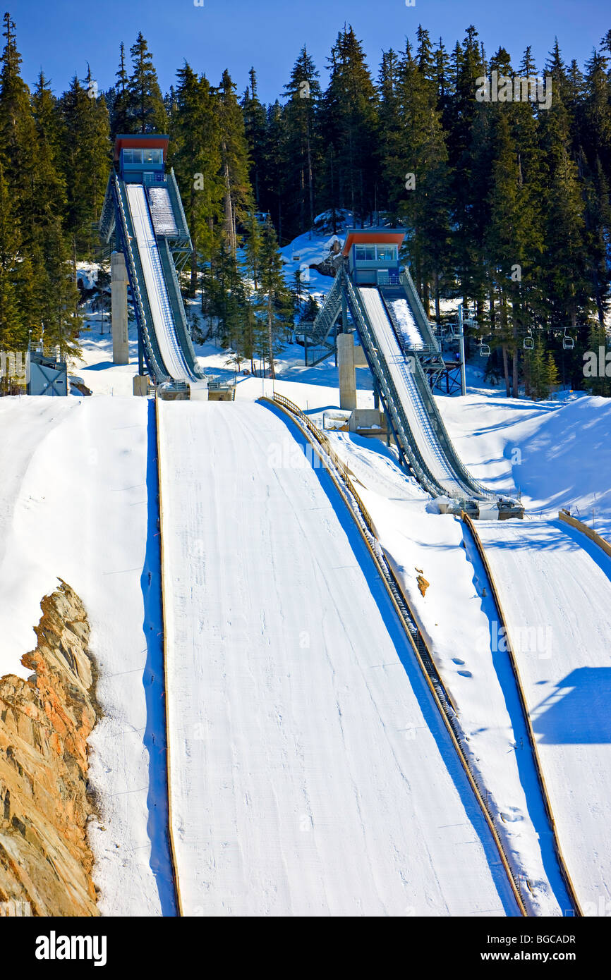 Sauts à ski olympique au Parc olympique de Whistler, sport nordique Callaghan Valley, British Columbia, Canada. Banque D'Images
