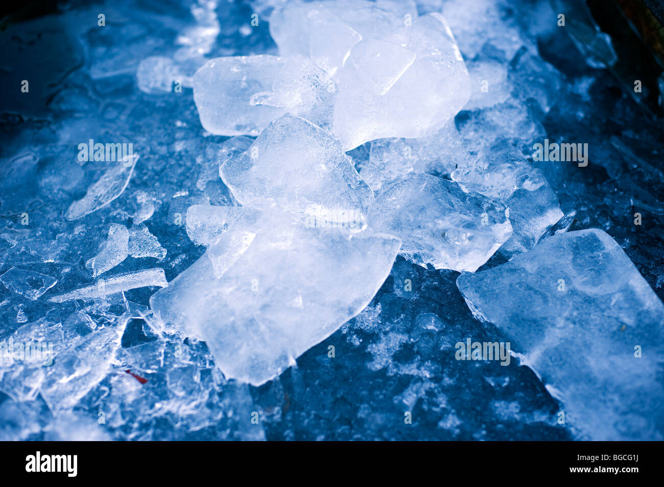 La glace solide, bleu, l'eau gelée Banque D'Images