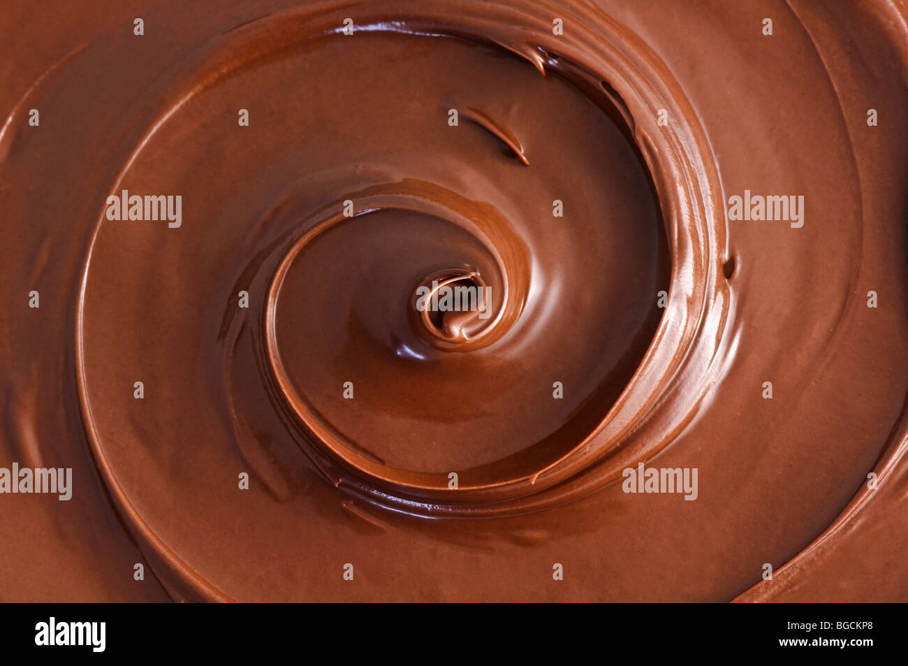 Tourbillon de chocolat noir Banque D'Images