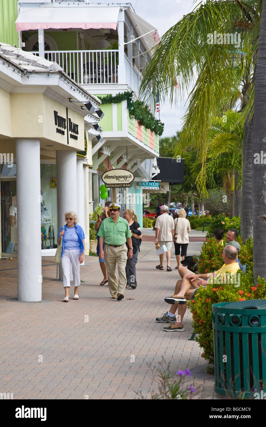 St Armands Circle shopping et repas sur St Armands Key à Sarasota en Floride Banque D'Images