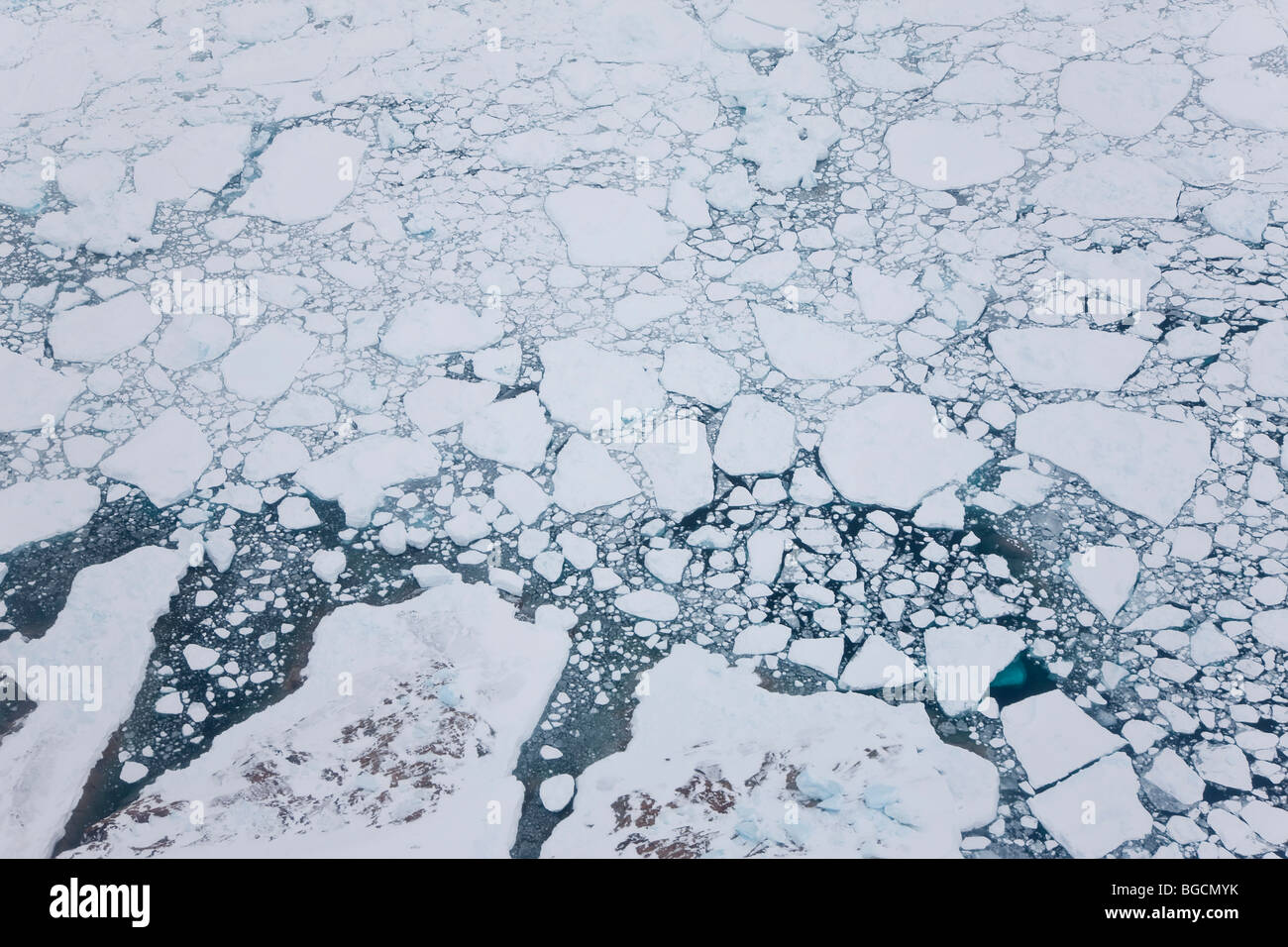 Eyriel vue sur la glace de mer, nr Kulusuk, Groenland Banque D'Images