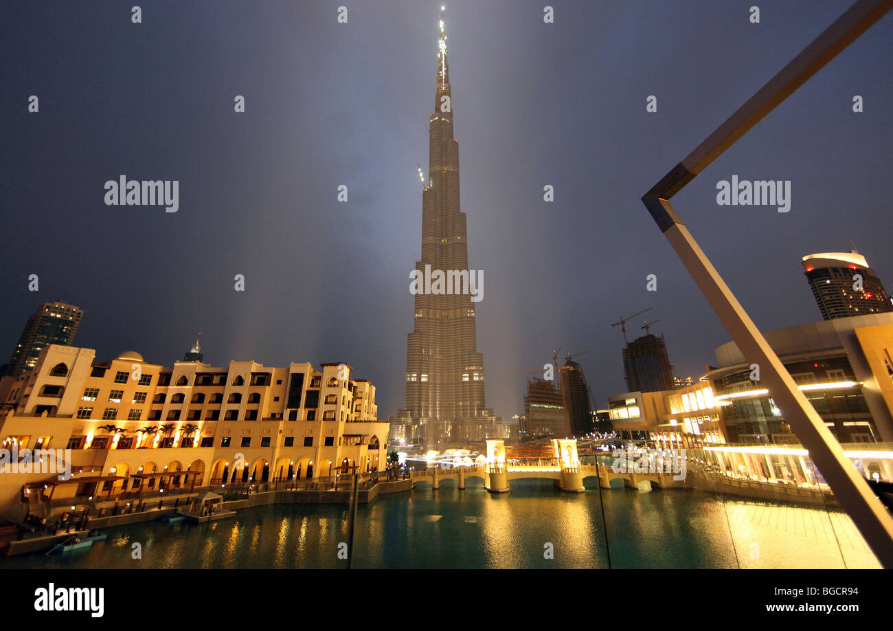 Burj Dubai en construction dans la nuit, Dubaï, Émirats Arabes Unis Banque D'Images