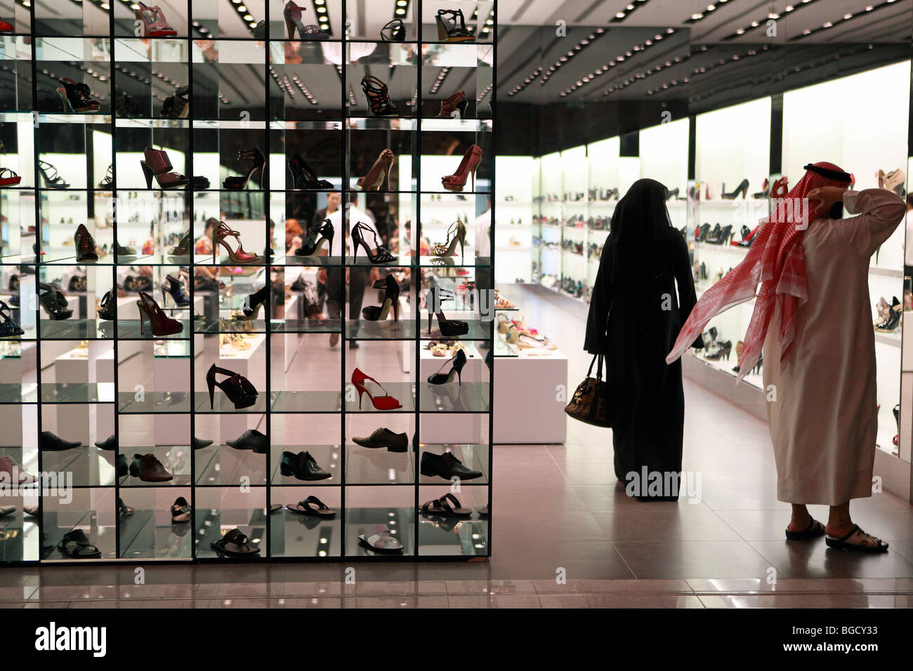 Un shoeshop dans le centre commercial de Dubaï, Émirats Arabes Unis Banque D'Images