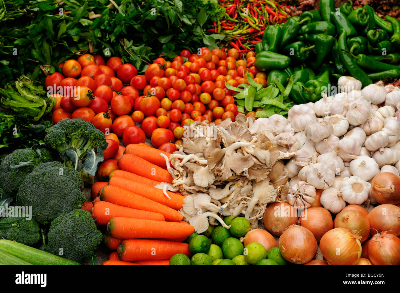 Le Laos, Luang Prabang ; affichage de légumes au marché des produits frais Banque D'Images