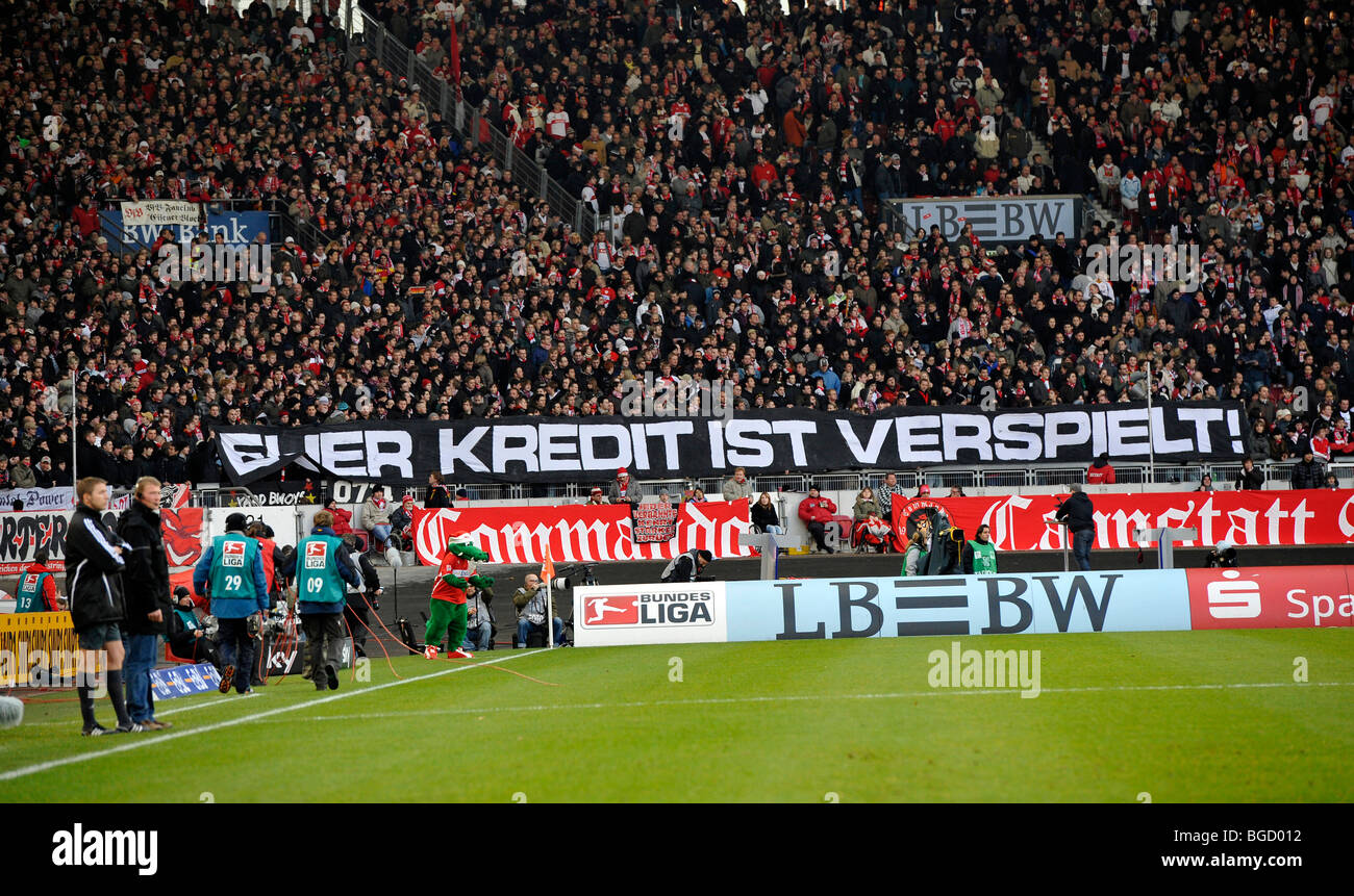 Transparent, bannière, expression de l'irritation, bloc ventilateur le VfB Stuttgart football club, Mercedes-Benz Arena Stadium, Stuttgart, B Banque D'Images